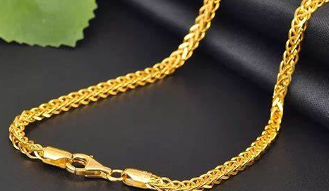 小旗新買的黃金項鏈看著色澤非常漂亮.png