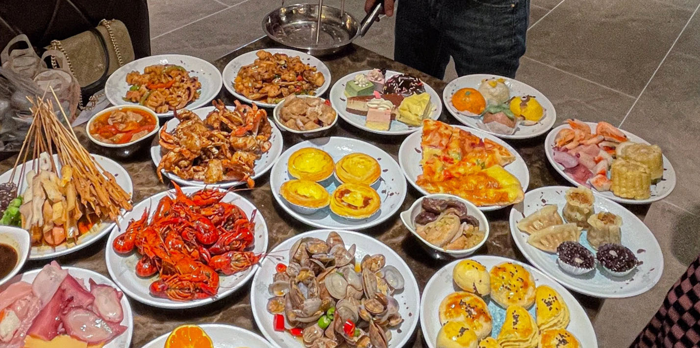 看這一桌子的美食，人均不到100