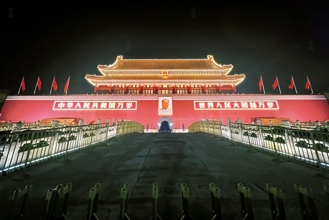 夜晚的天安門廣場(chǎng)，燈火輝煌