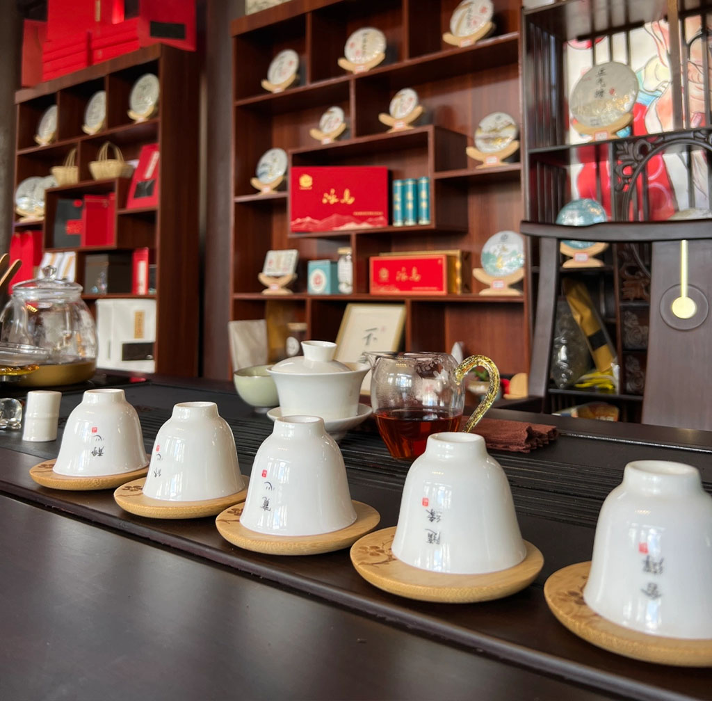 樓下新開(kāi)的茶館