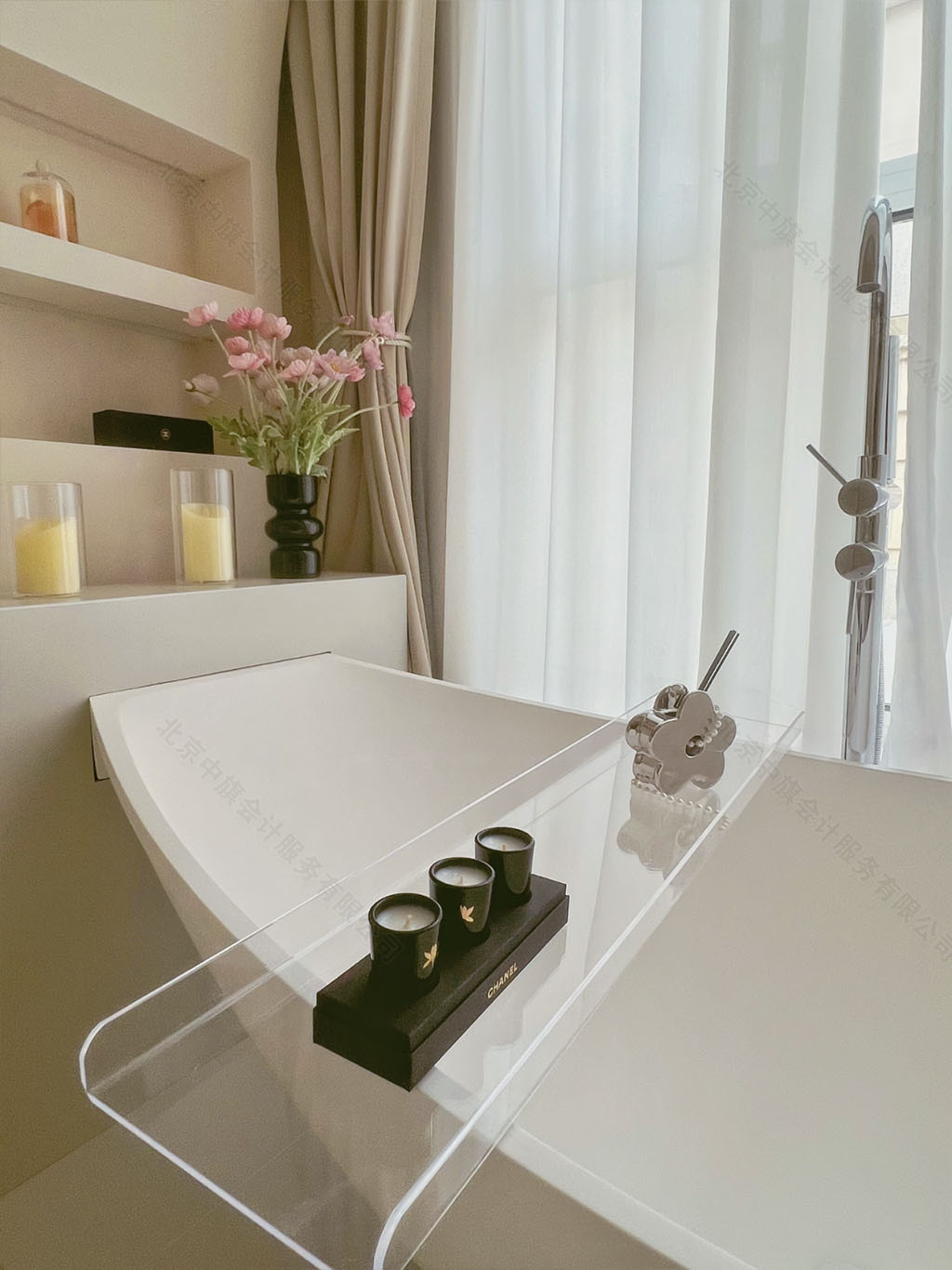 干凈的浴室可以舒服的泡澡喝茶.jpg