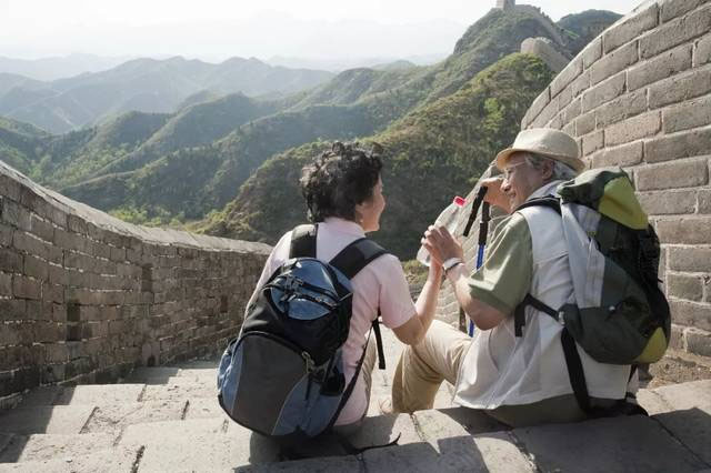 老年旅游服務(wù)現(xiàn)在也是非?；鸬?jpg