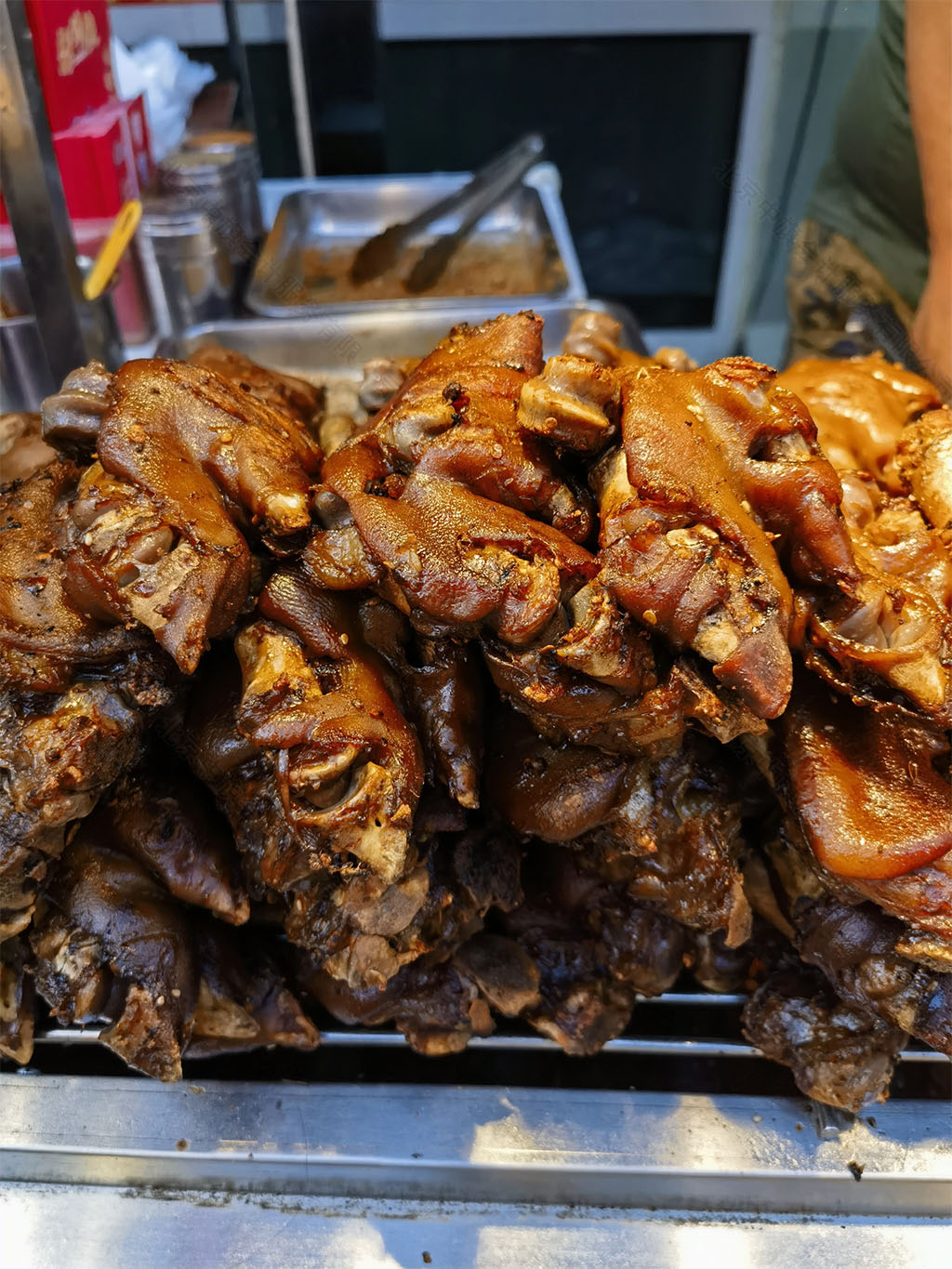 現(xiàn)在賣的烤豬蹄超級好吃，但是價格比較貴.jpg
