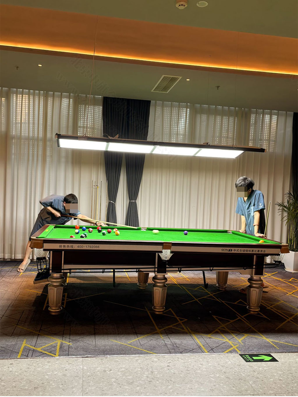 洗浴中心內(nèi)的臺球室.jpg