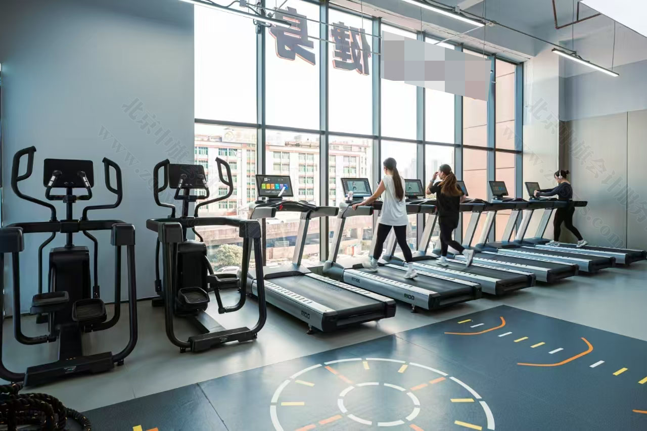 健身房里面的跑步機(jī).jpg