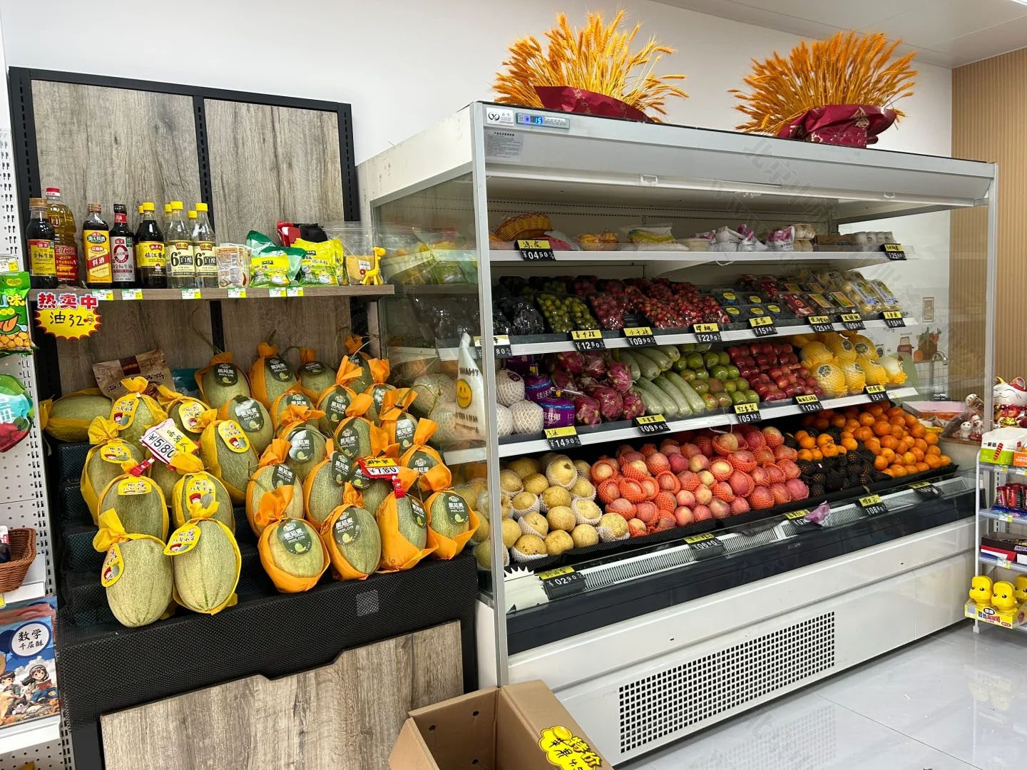 樓下剛開(kāi)業(yè)的水果店.jpg