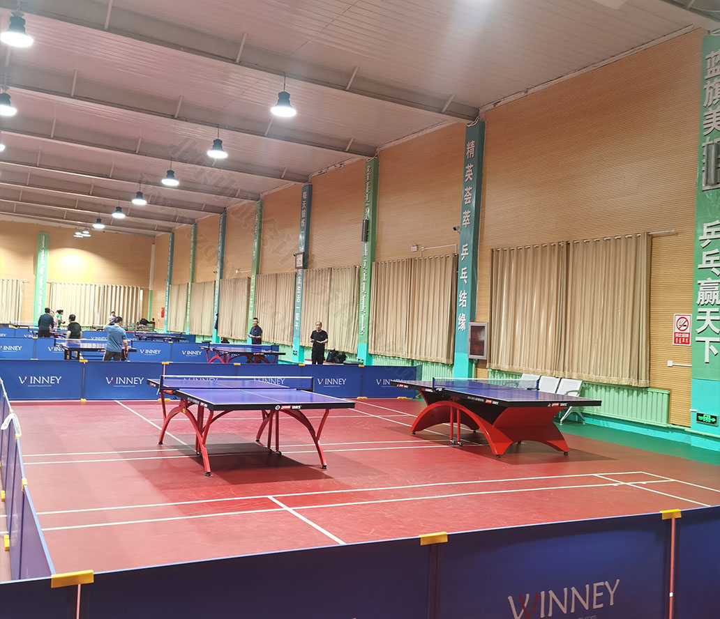 乒乓球館內(nèi)正在健身的小伙伴們.jpg