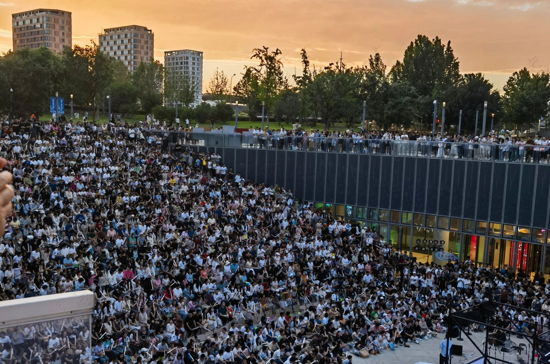 露天的音樂會(huì)場(chǎng)地.jpg