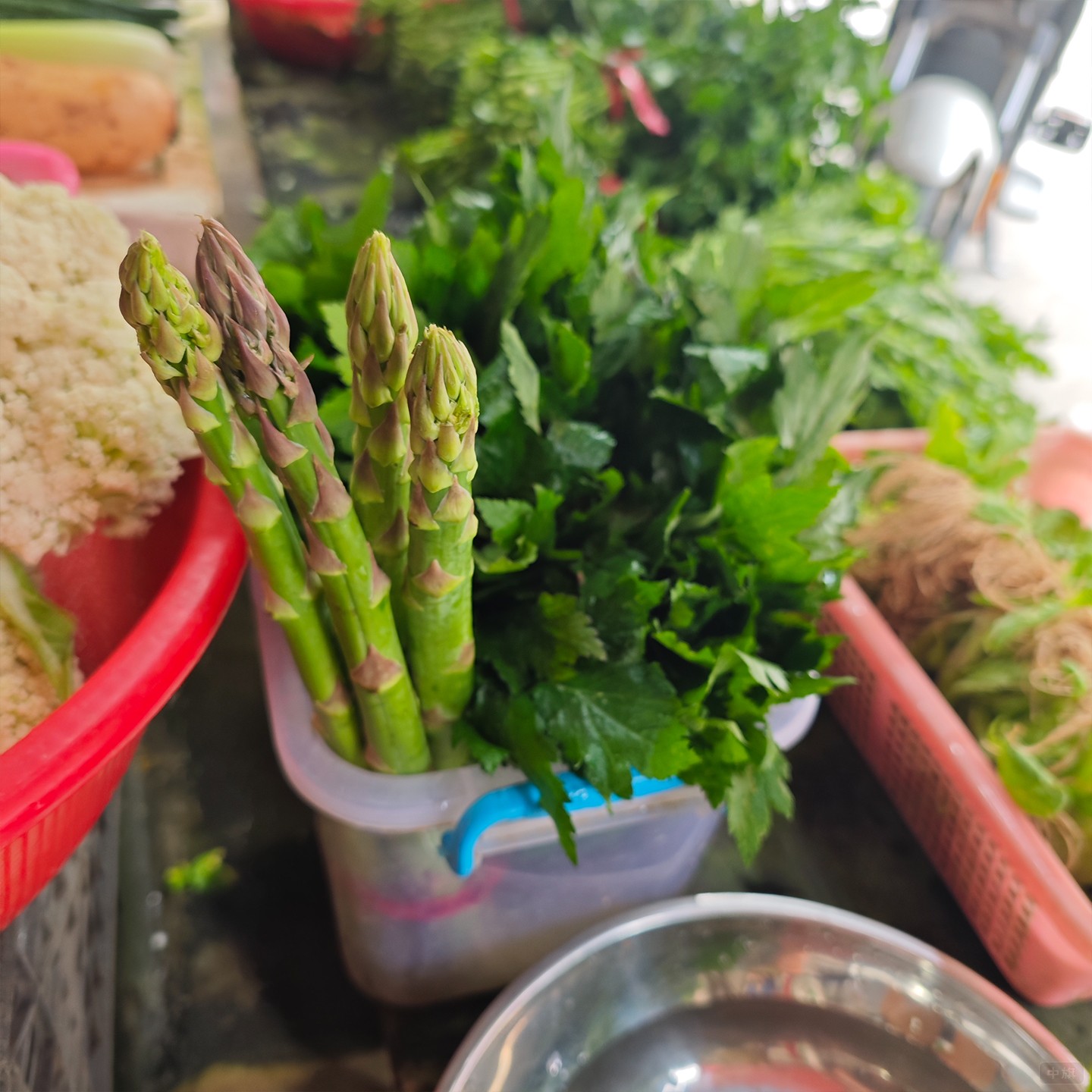 菜市場里邊的青菜看著還是非常舒服的