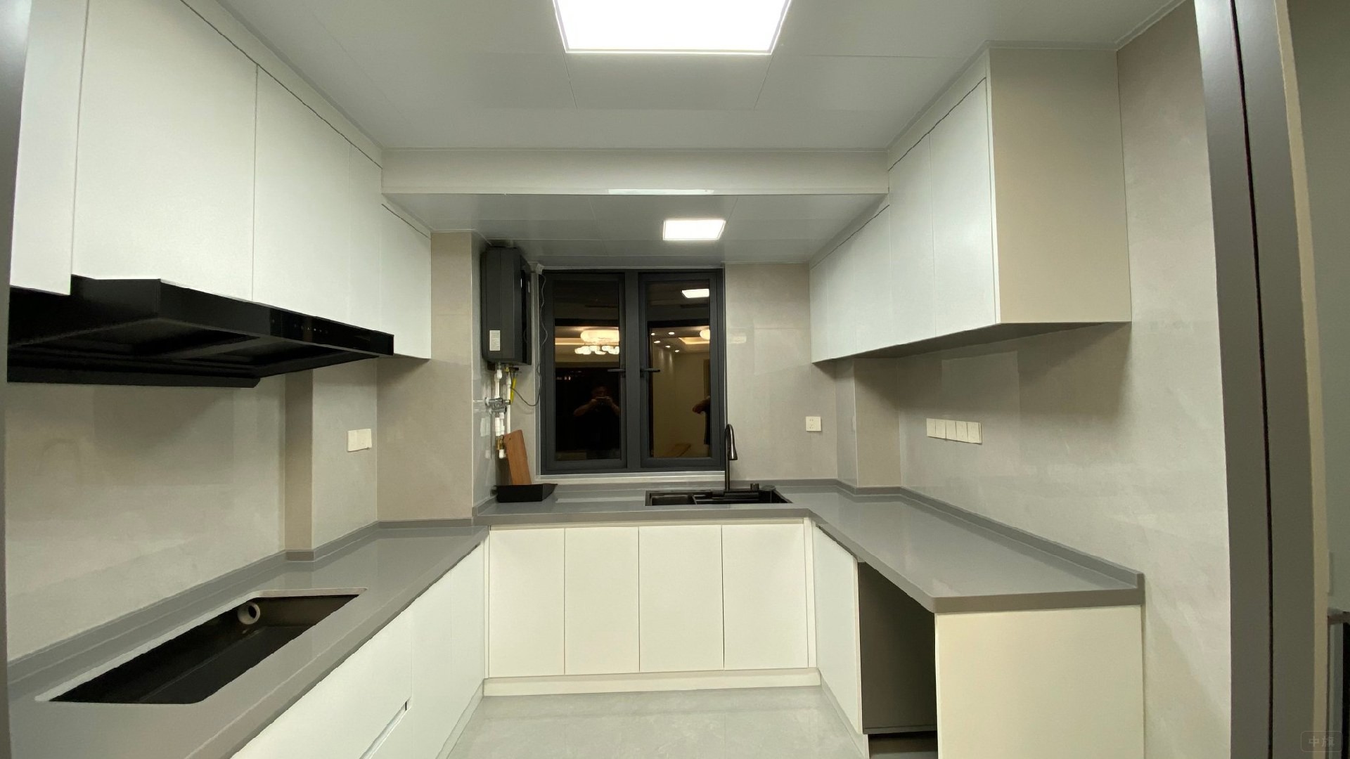 開(kāi)荒保潔阿姨做的衛(wèi)生還是非常干凈的