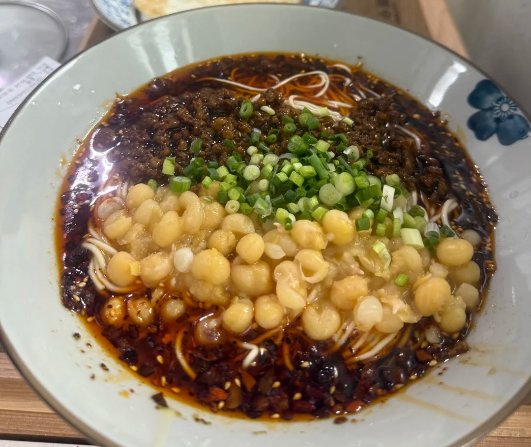 剛做好的小面準(zhǔn)備吃了哦