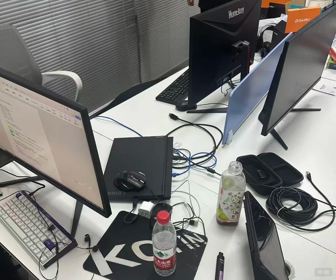 代練工作室籌備中，現(xiàn)在網(wǎng)絡(luò)都已經(jīng)接好了