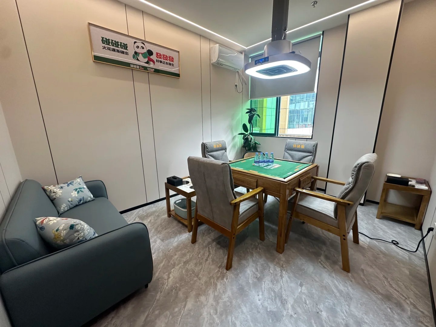 棋牌室內(nèi)見到那的布局