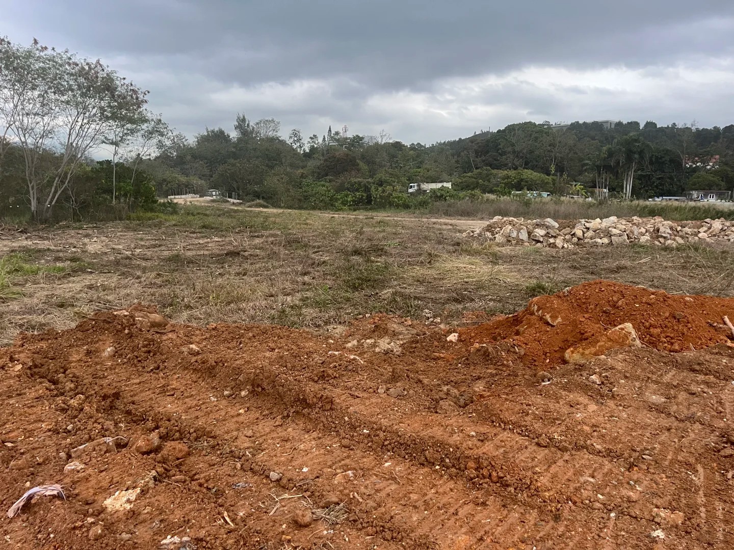 尚未開發(fā)的土地，現(xiàn)在已經(jīng)閑置了