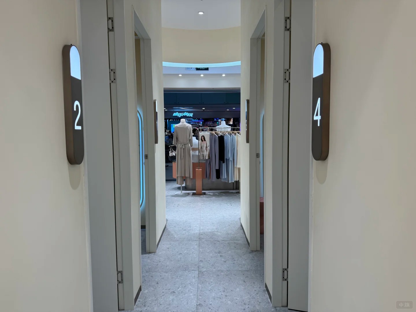 女士更衣間，一定要有私密性