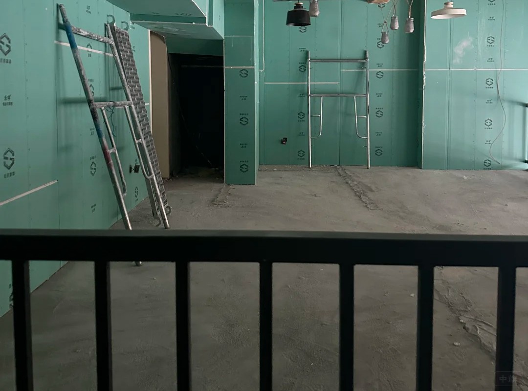 二樓已經(jīng)搭建完畢