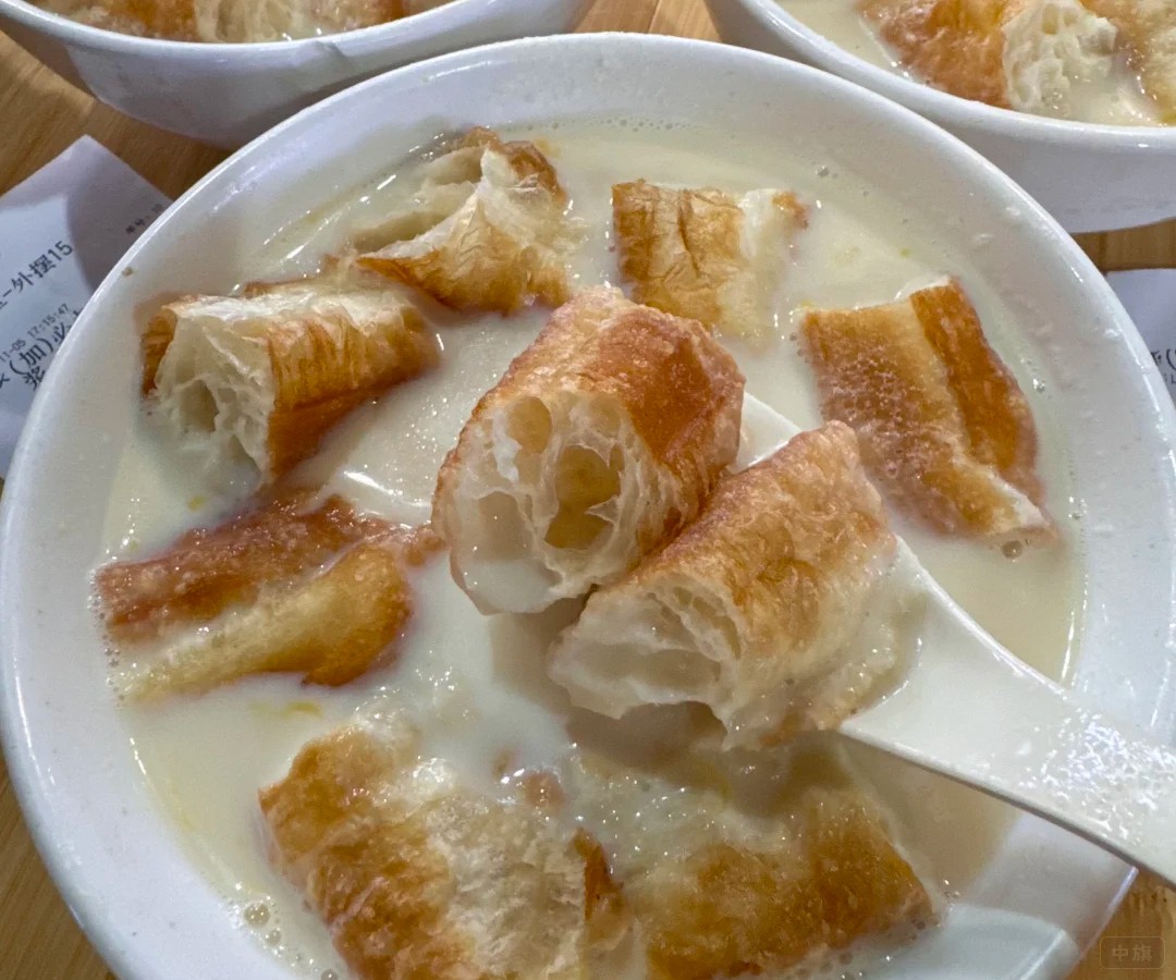 老何給我的豆?jié){和油條，吃起來真的香