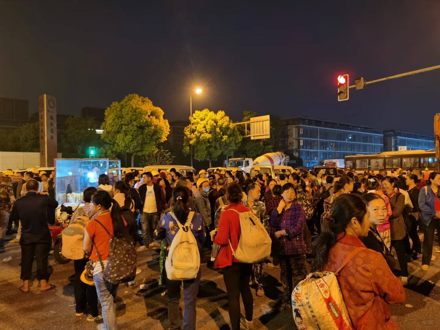 深夜的勞務(wù)市場(chǎng)