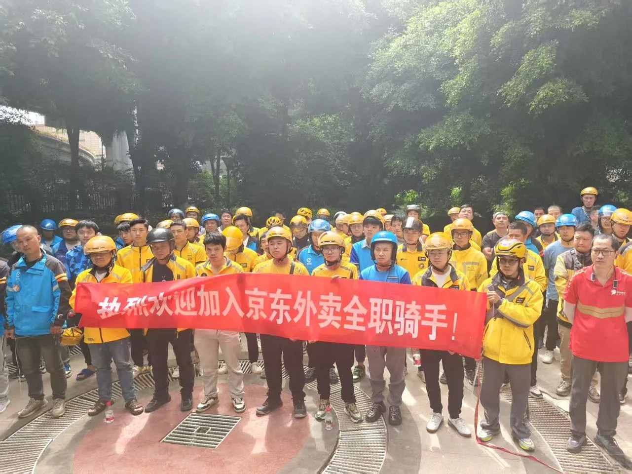 京東打響第一槍，其實(shí)我只記得當(dāng)初是京東開始給外賣小哥們上社保的