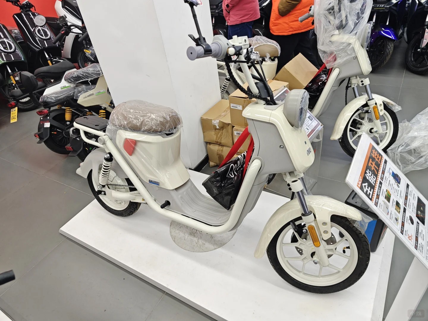 看了一上午了，新國標(biāo)的小座椅好像有點(diǎn)小哦