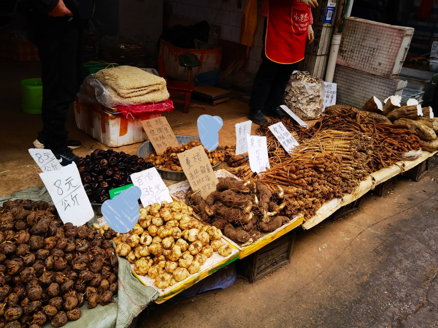 老菜市場(chǎng)內(nèi)的小攤位